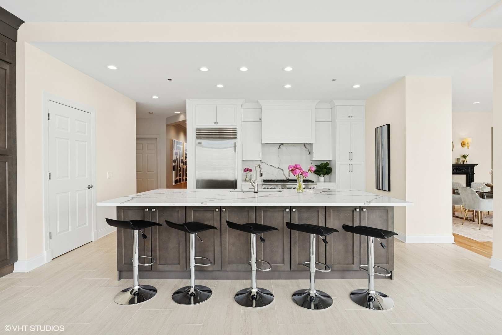 333 N Canal Street Unit: 2201