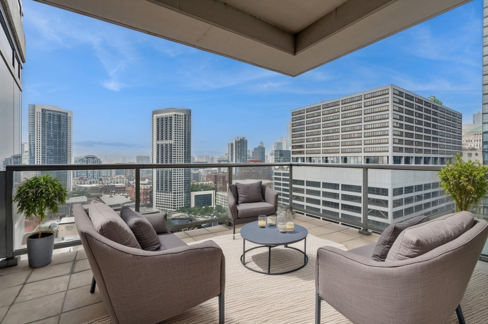 333 N Canal Street Unit: 2201