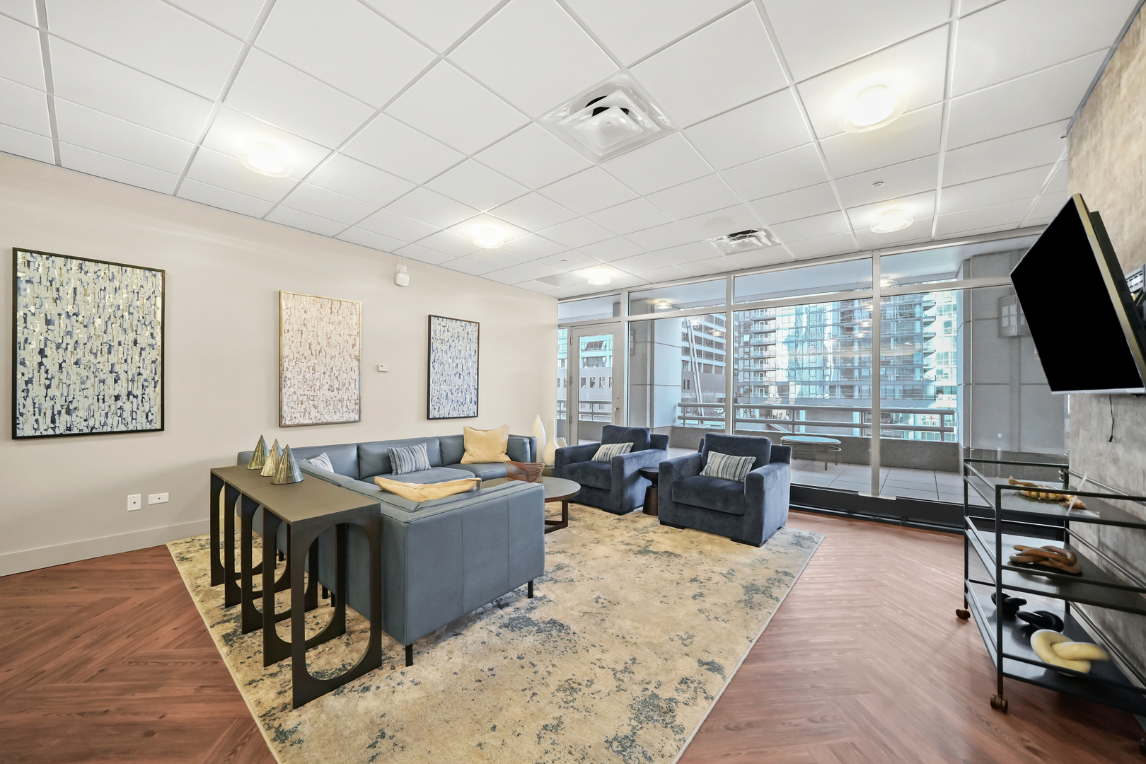 333 N Canal Street Unit: 2201