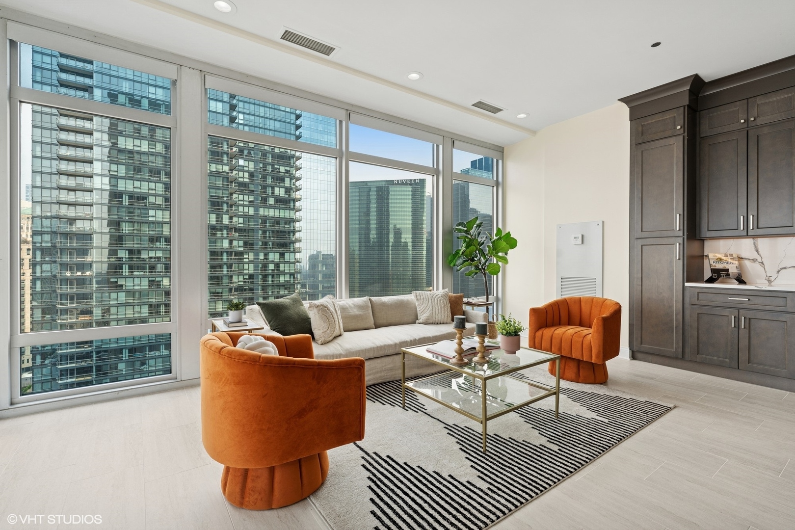 333 N Canal Street Unit: 2201
