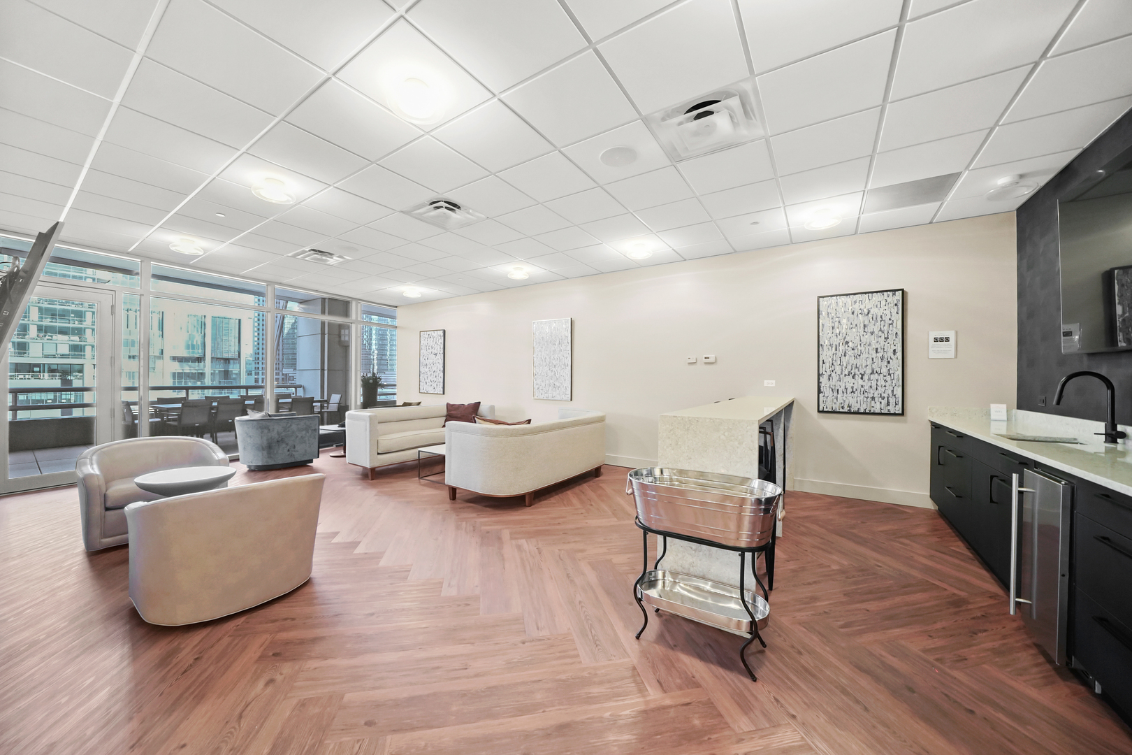 333 N Canal Street Unit: 2201