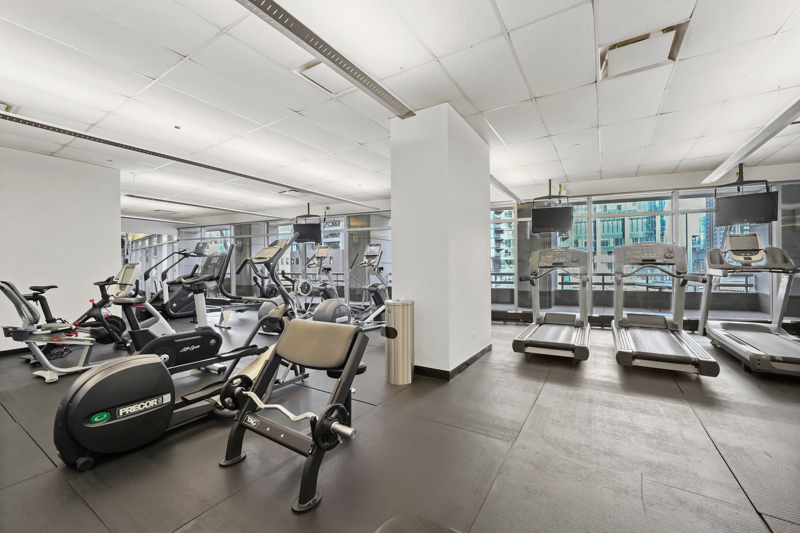 333 N Canal Street Unit: 2201