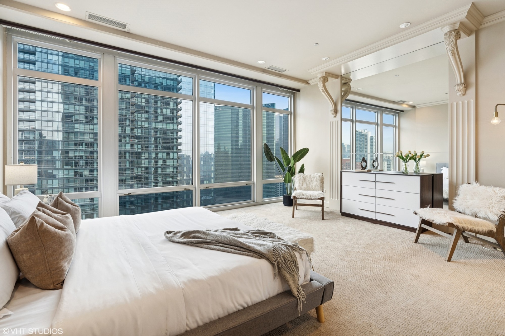 333 N Canal Street Unit: 2201