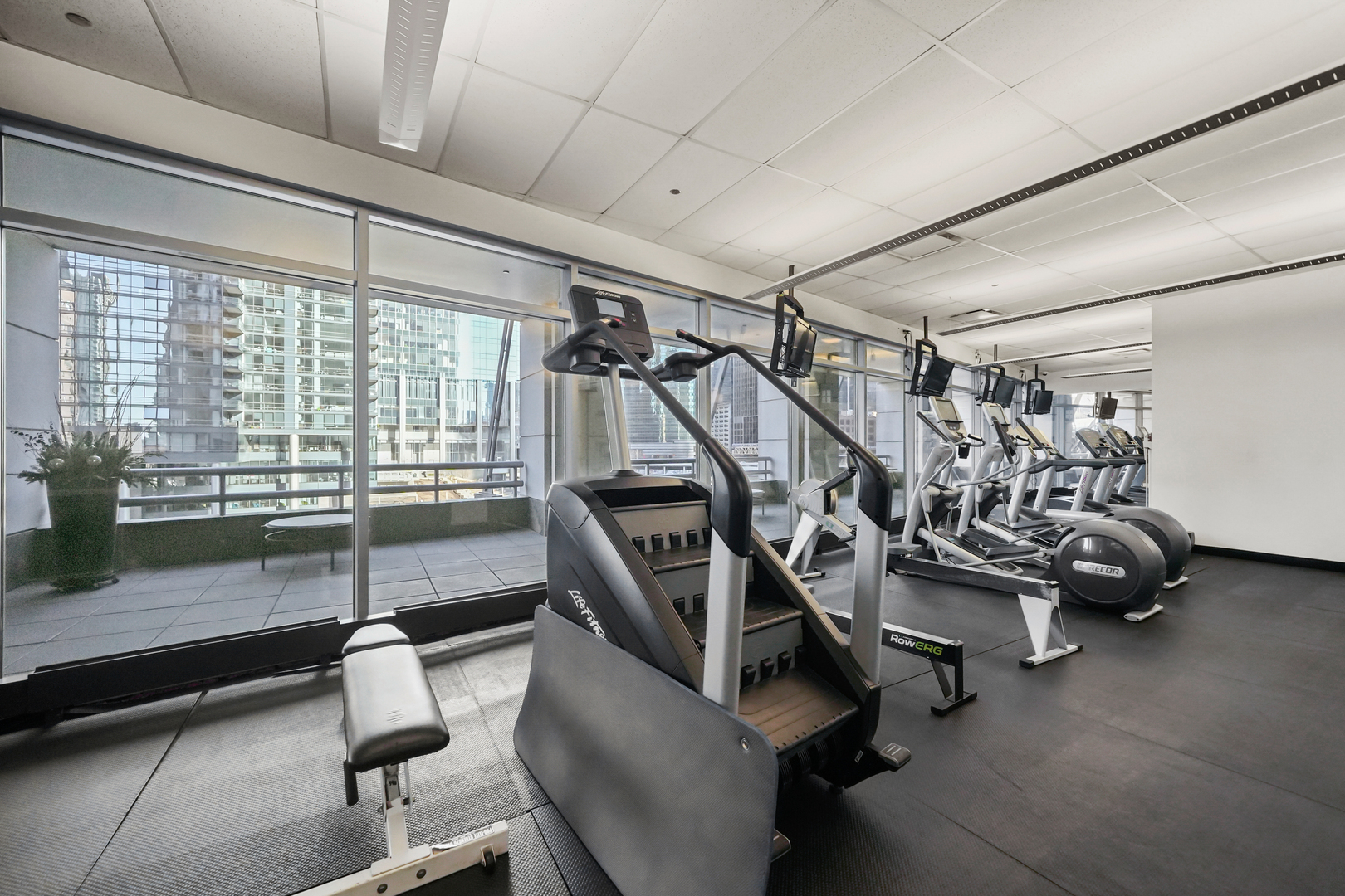 333 N Canal Street Unit: 2201