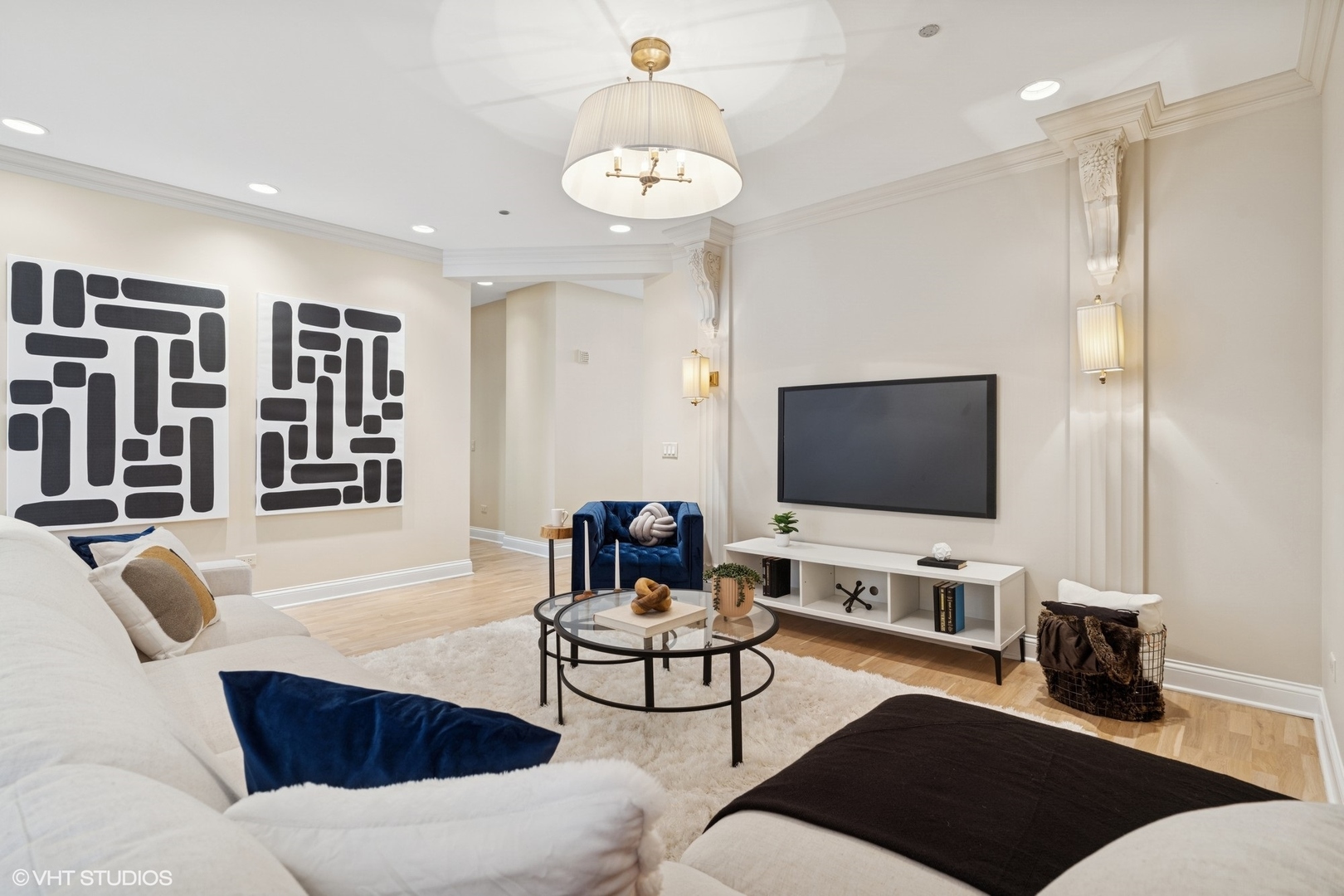 333 N Canal Street Unit: 2201