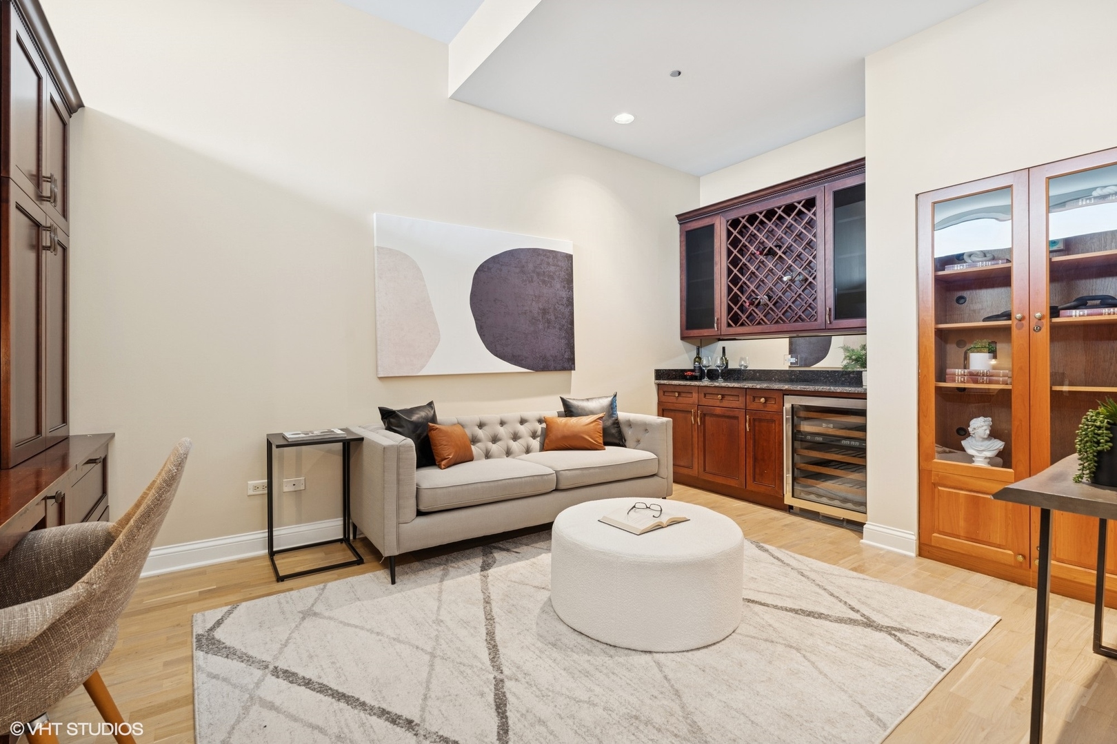 333 N Canal Street Unit: 2201