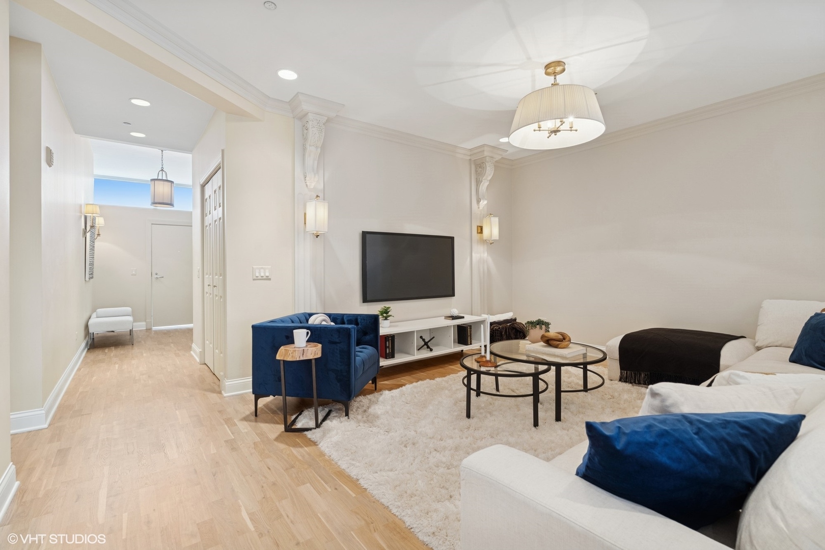 333 N Canal Street Unit: 2201