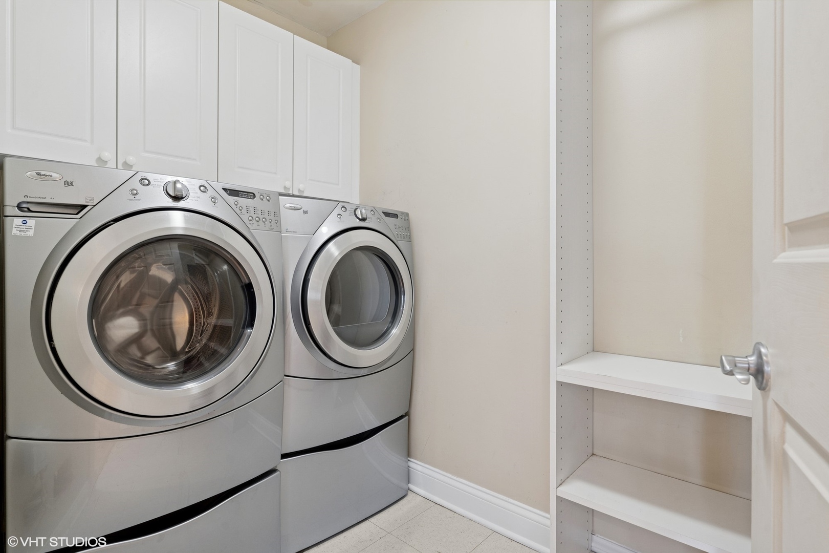 333 N Canal Street Unit: 2201