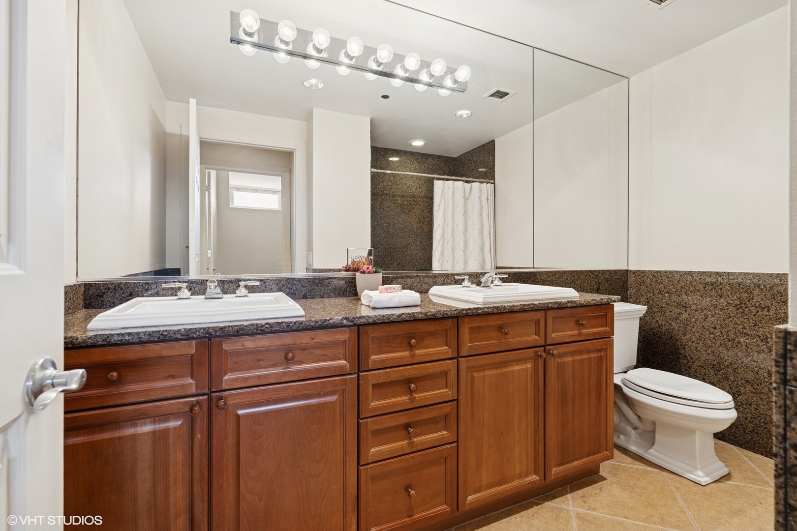 333 N Canal Street Unit: 2201
