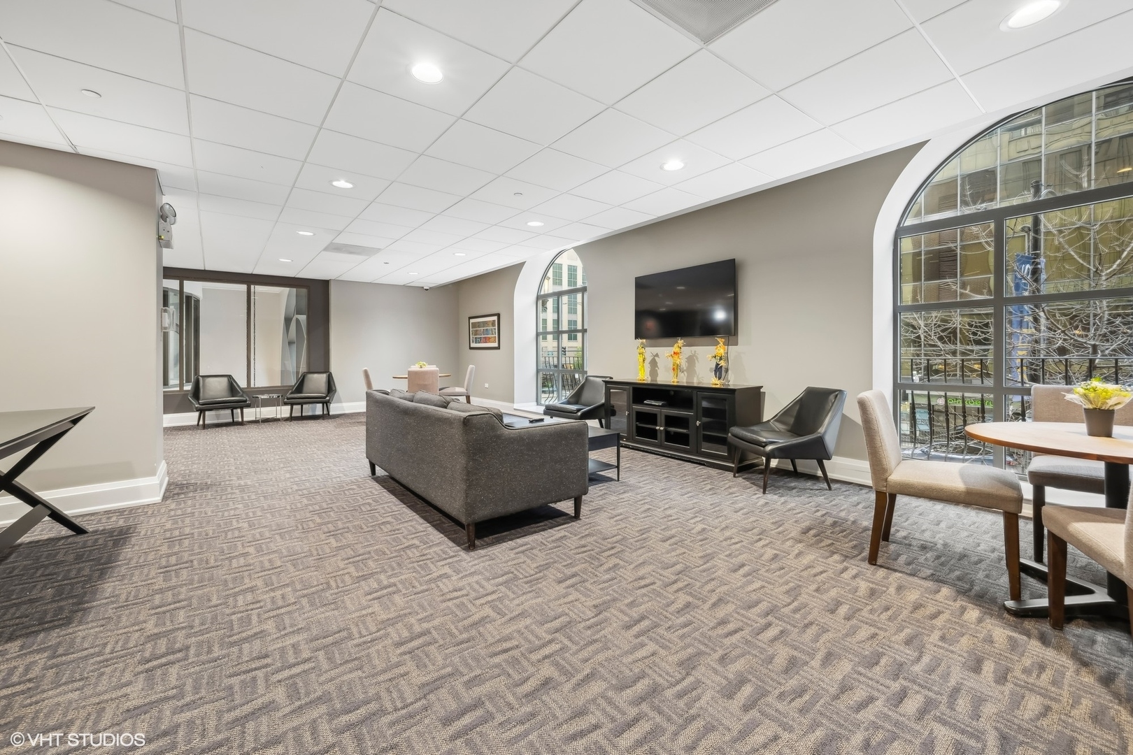 630 N STATE Street Unit: 2103