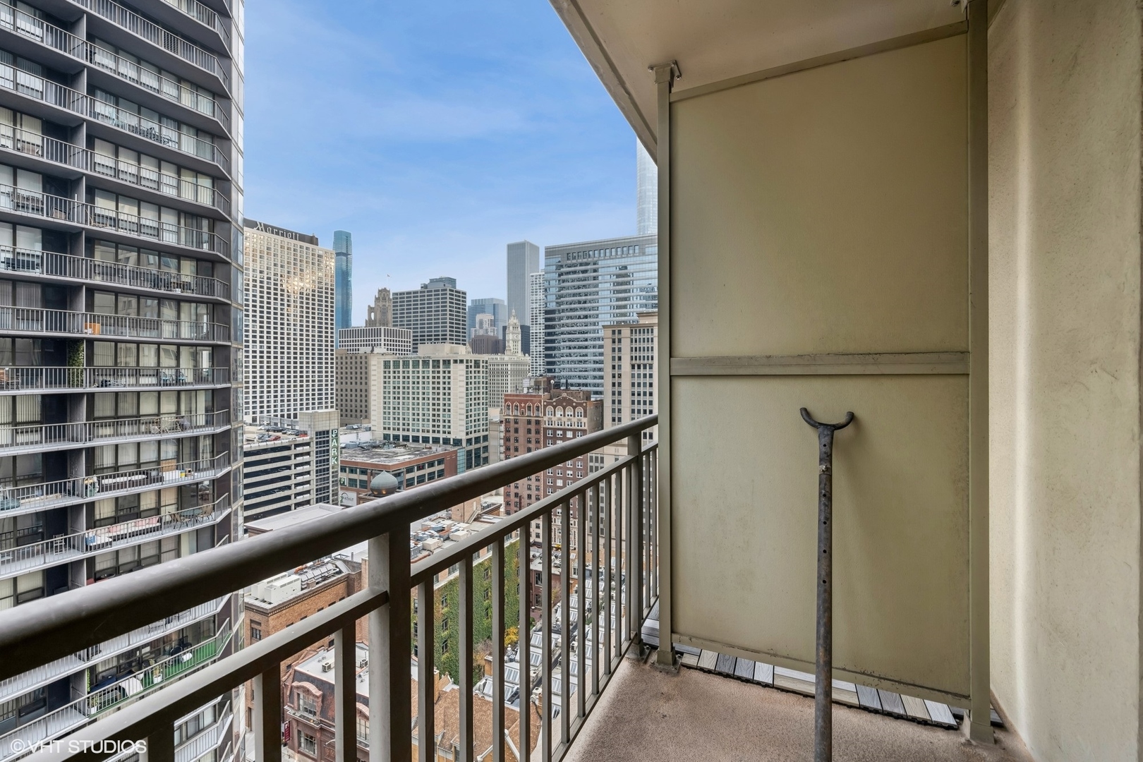 630 N STATE Street Unit: 2103