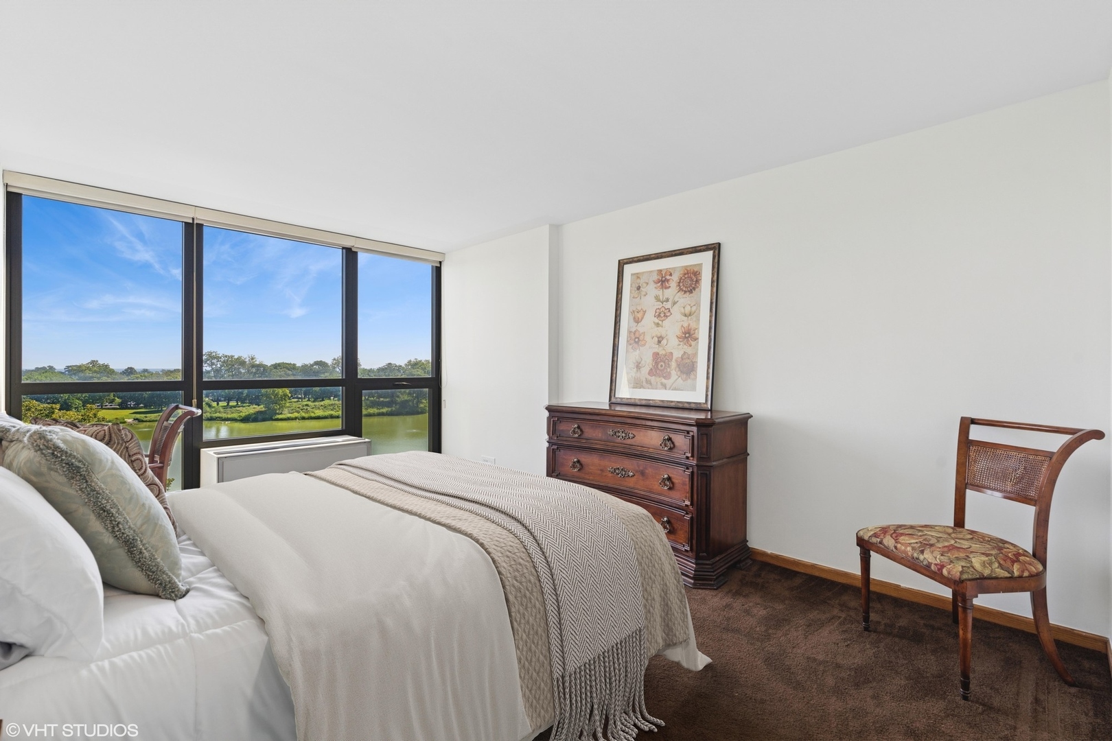 2500 N Lakeview Avenue Unit: 603