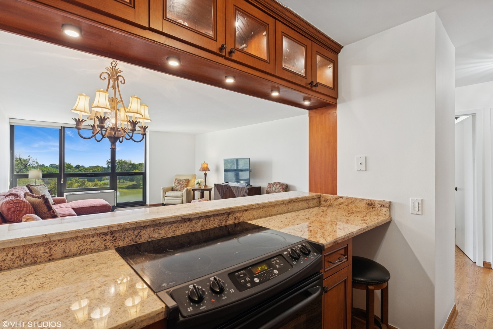 2500 N Lakeview Avenue Unit: 603