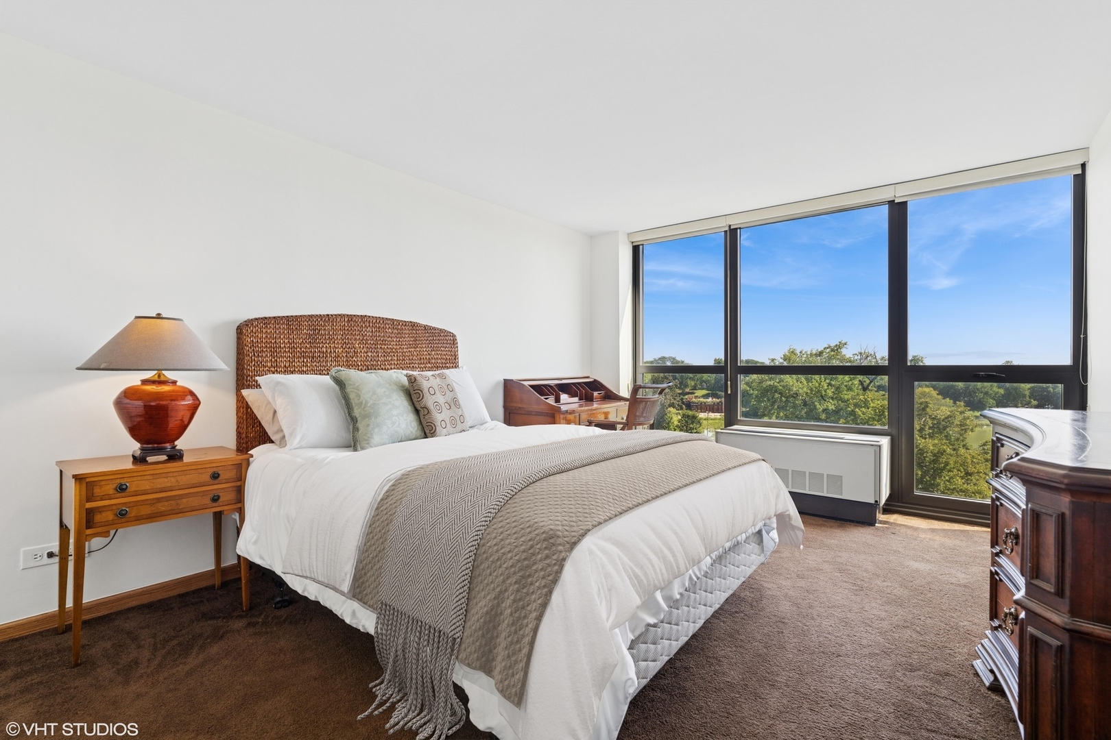 2500 N Lakeview Avenue Unit: 603