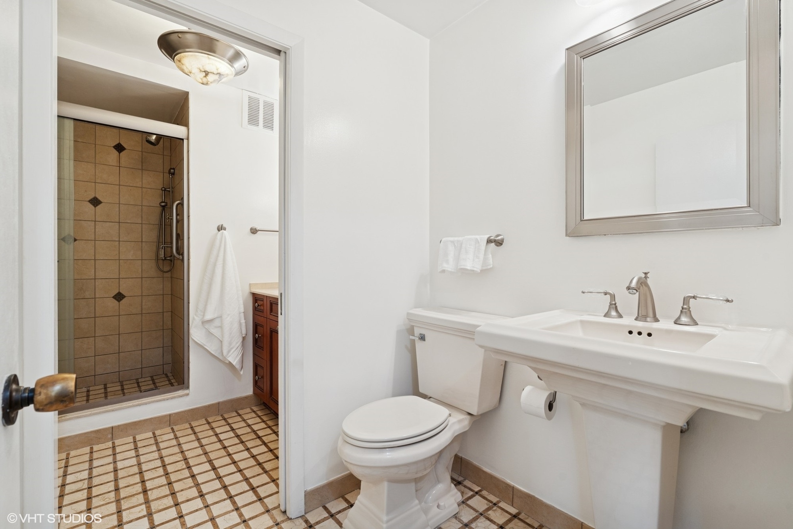 2500 N Lakeview Avenue Unit: 603