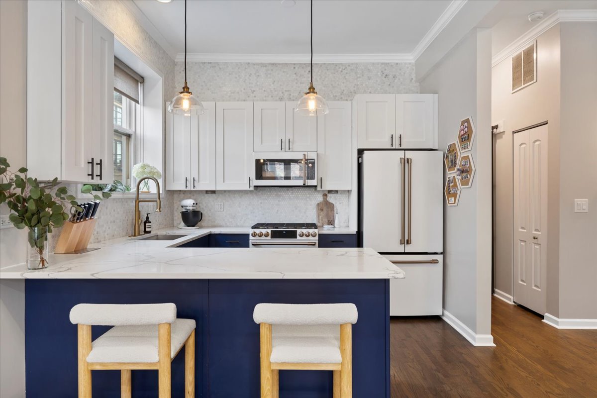 514 N Armour Street Unit: 1F