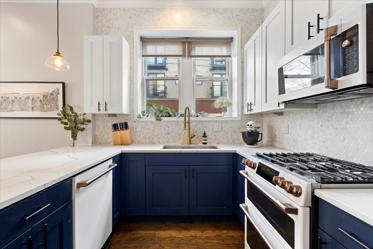 514 N Armour Street Unit: 1F