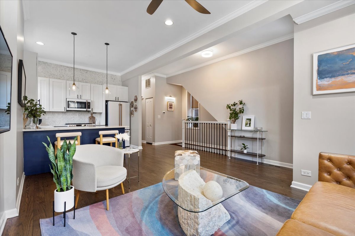 514 N Armour Street Unit: 1F