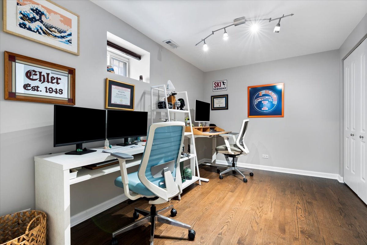 514 N Armour Street Unit: 1F