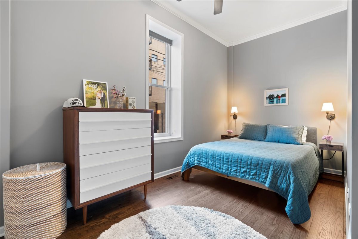 514 N Armour Street Unit: 1F