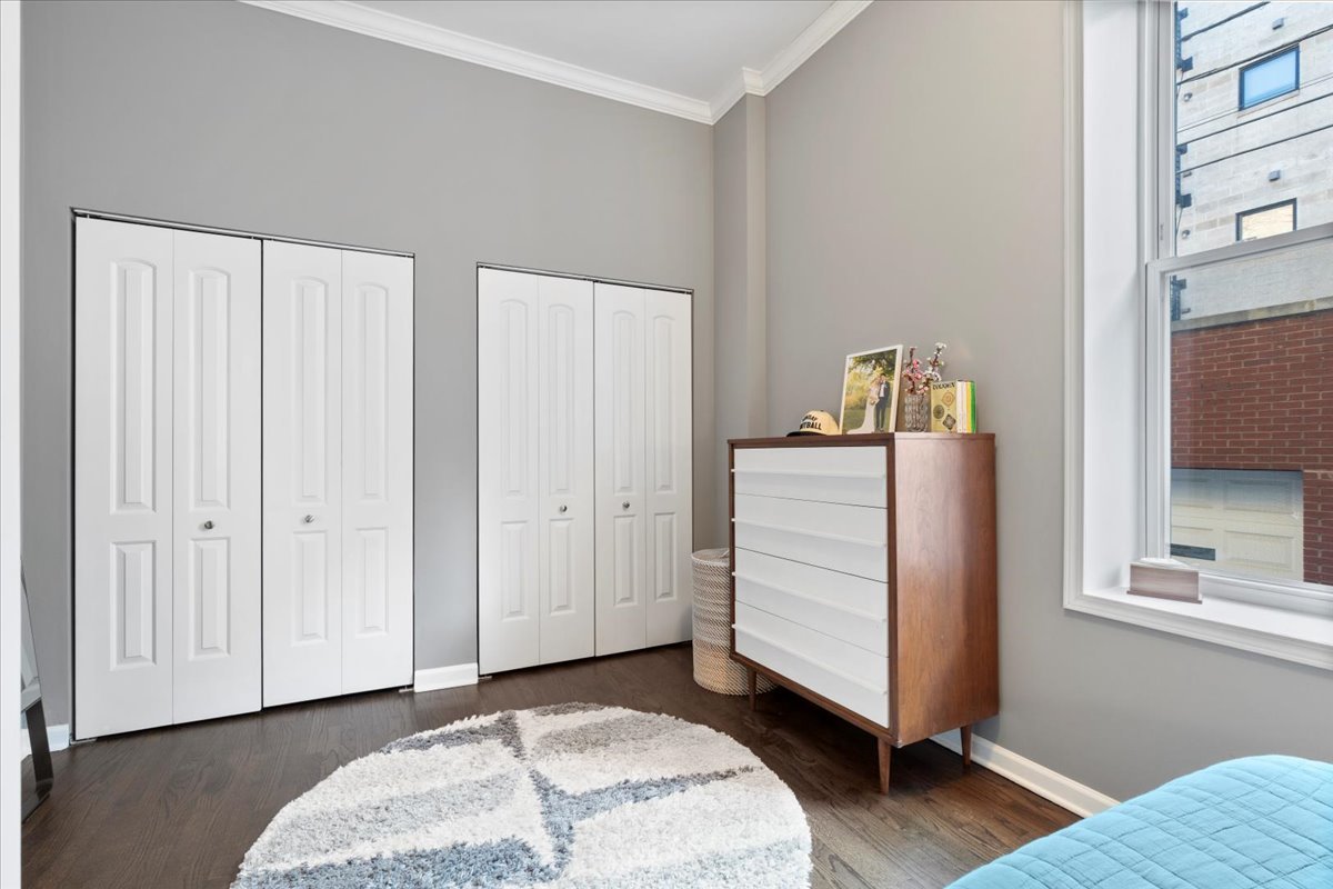 514 N Armour Street Unit: 1F