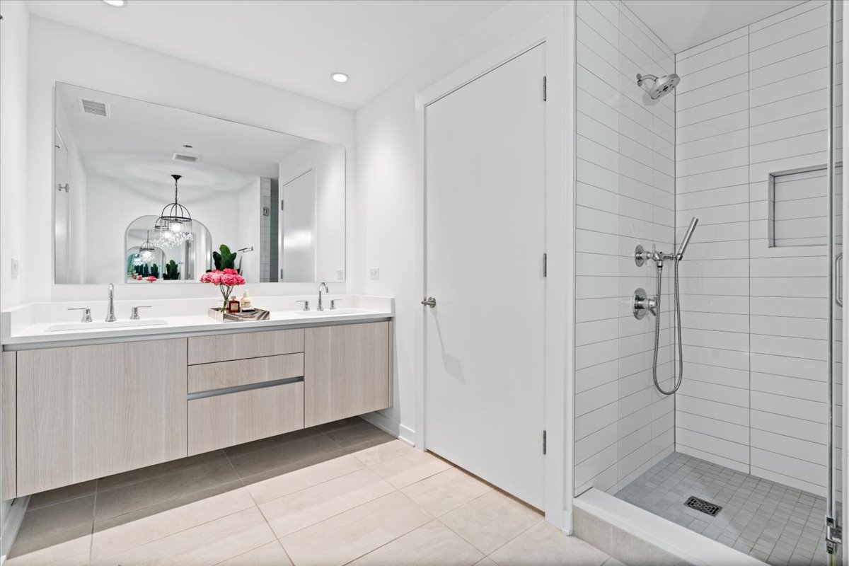 1648 W Division Street Unit: 603