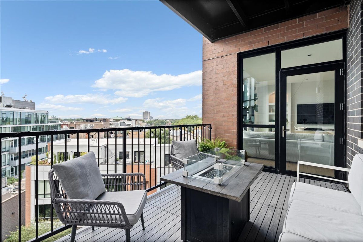 1648 W Division Street Unit: 603