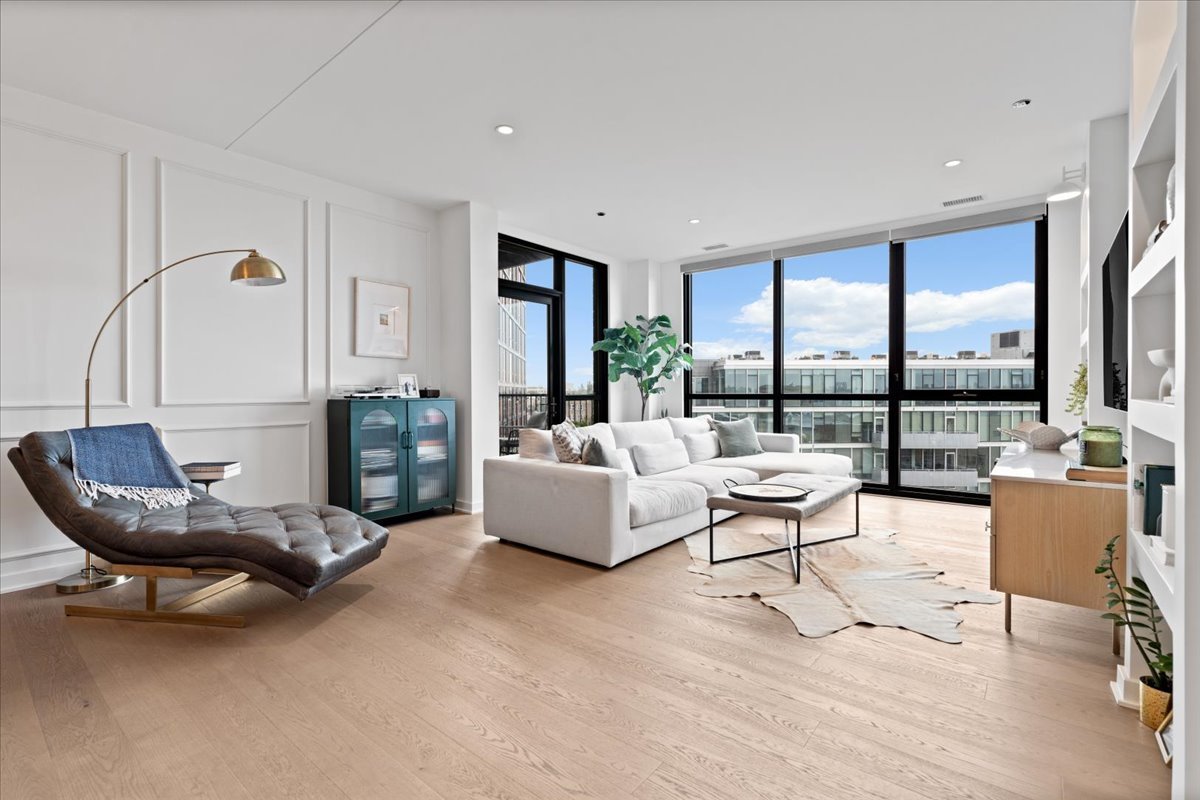 1648 W Division Street Unit: 603