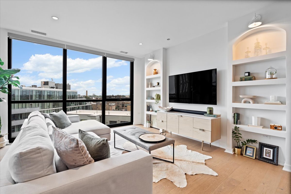 1648 W Division Street Unit: 603