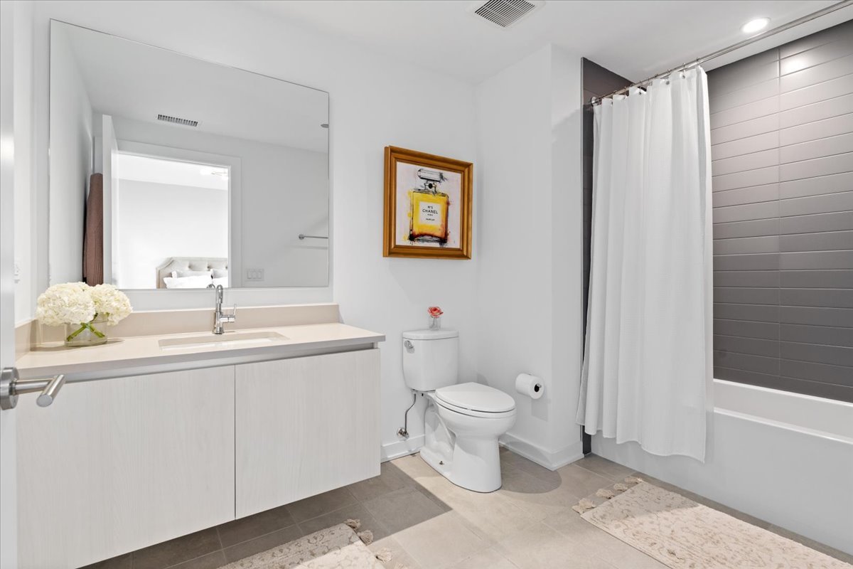 1648 W Division Street Unit: 603