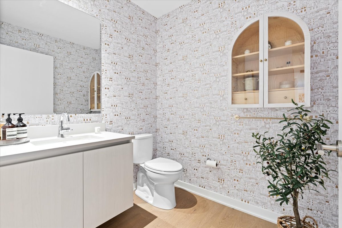 1648 W Division Street Unit: 603