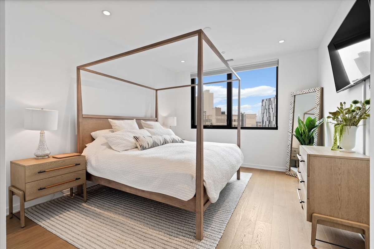 1648 W Division Street Unit: 603