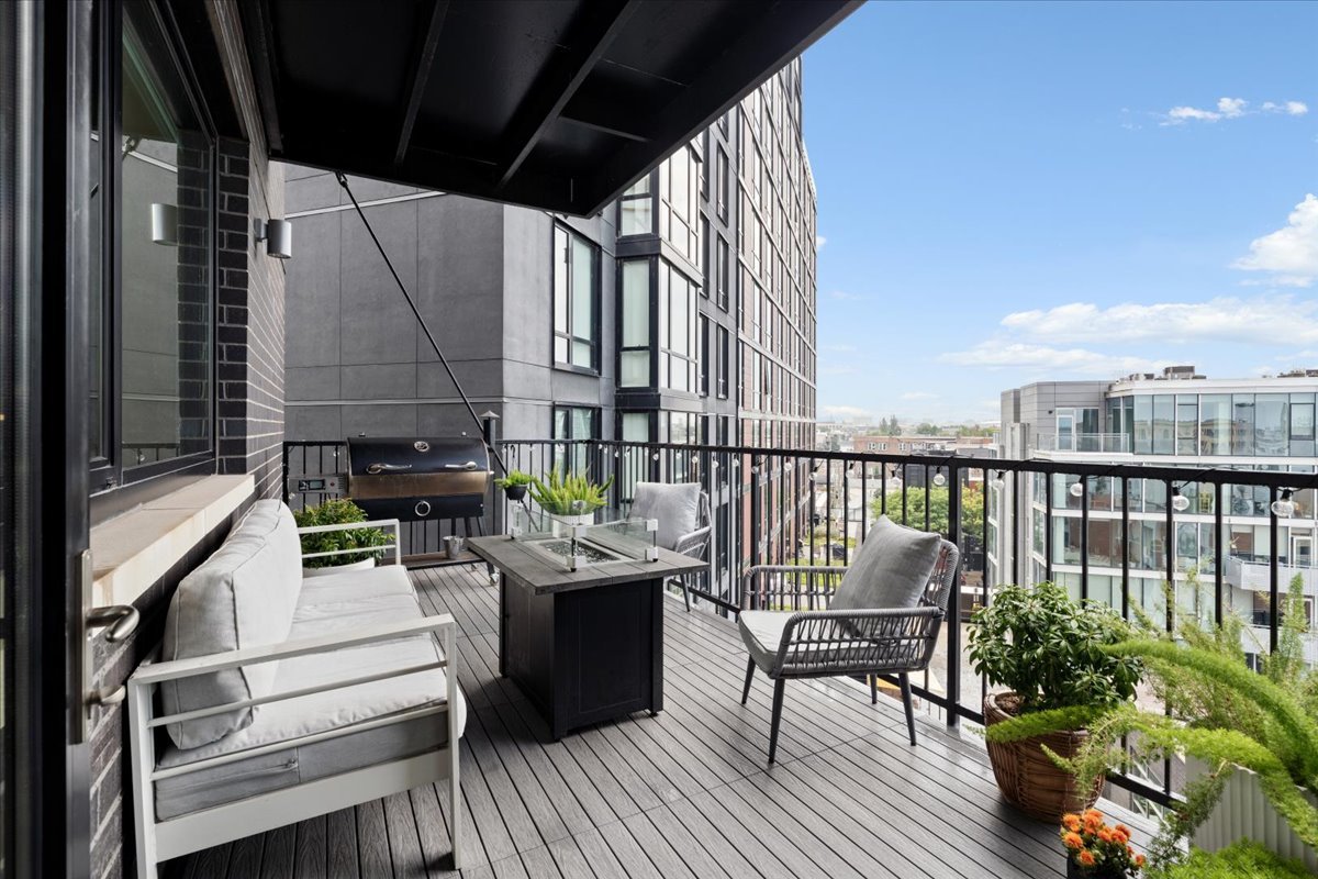 1648 W Division Street Unit: 603