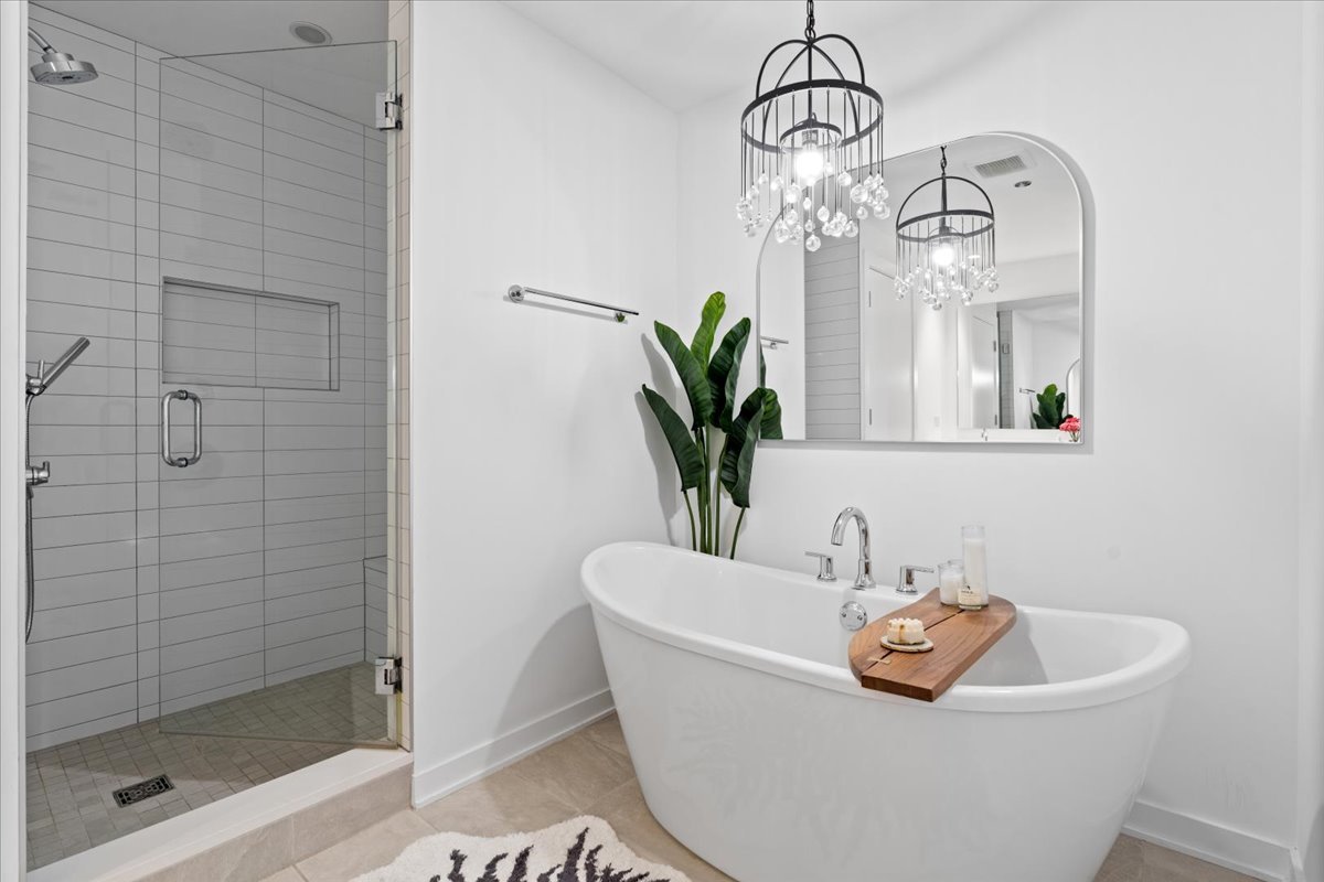 1648 W Division Street Unit: 603