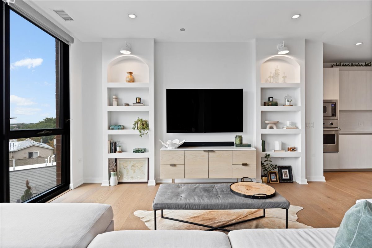 1648 W Division Street Unit: 603