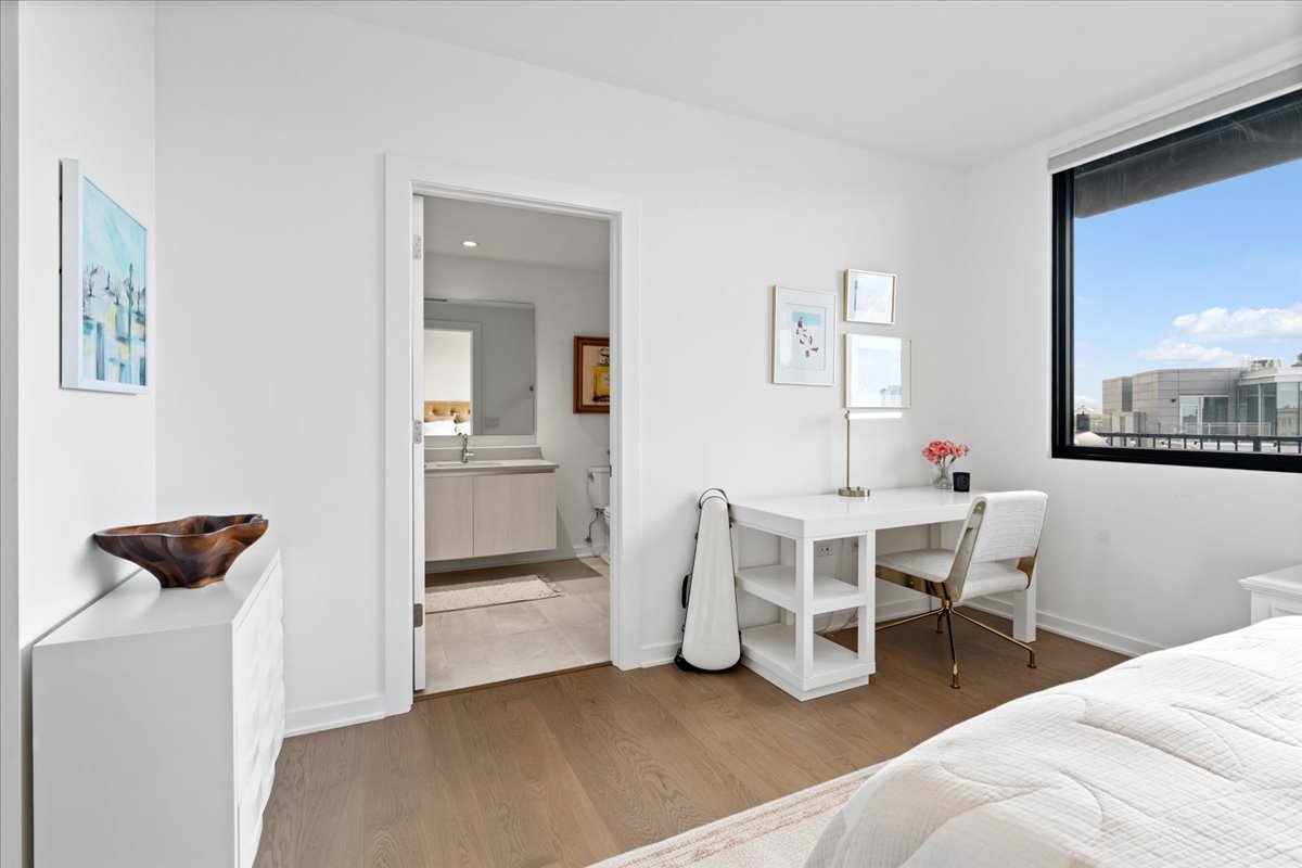 1648 W Division Street Unit: 603