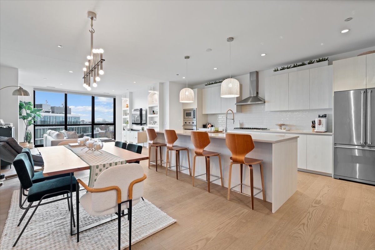 1648 W Division Street Unit: 603