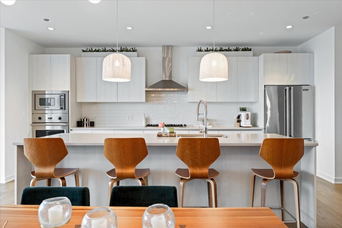 1648 W Division Street Unit: 603
