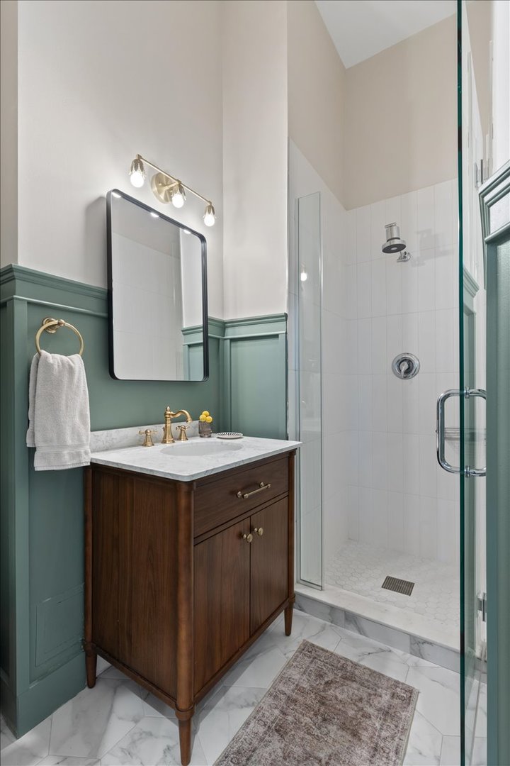 1025 N Hermitage Avenue Unit: 3