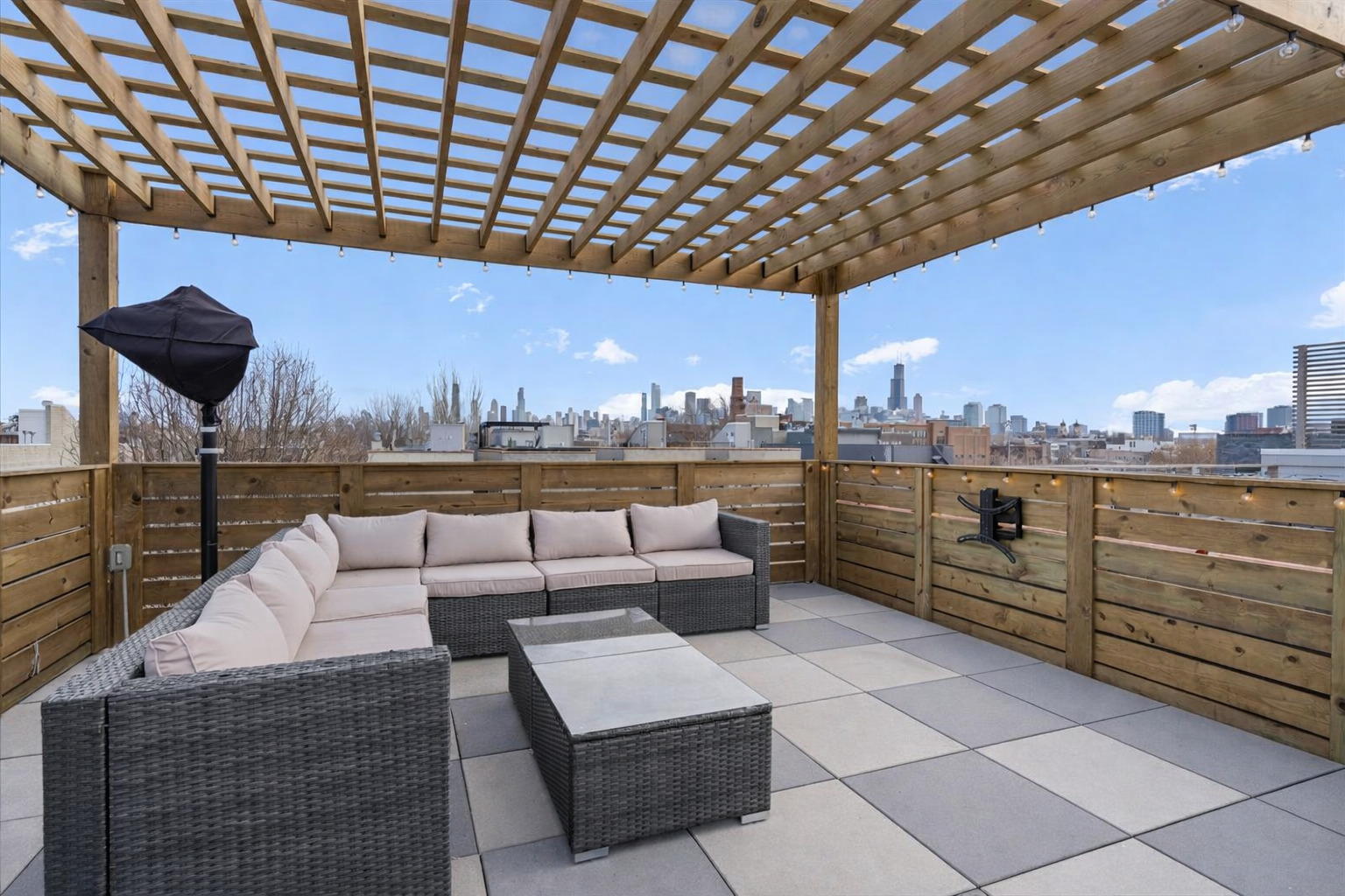 1025 N Hermitage Avenue Unit: 3