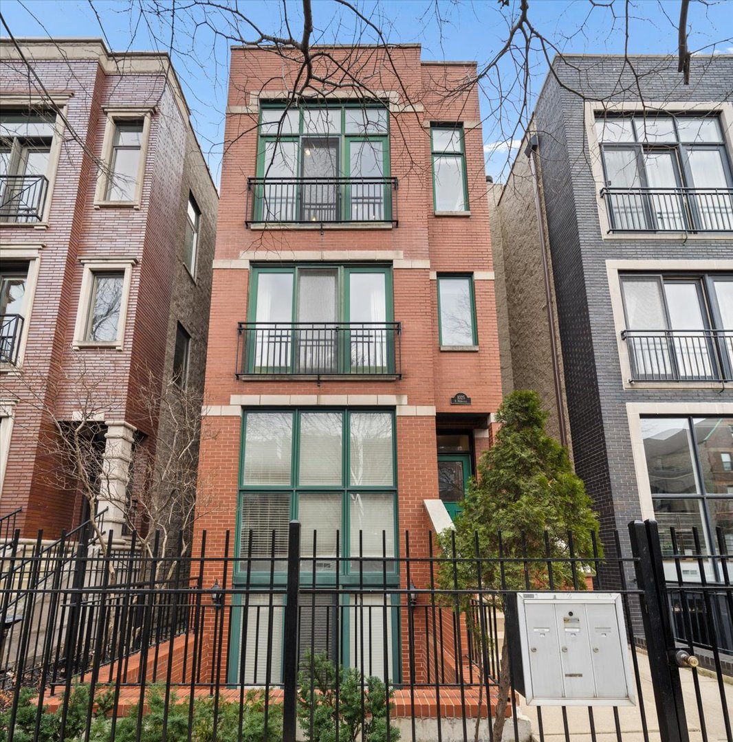 1025 N Hermitage Avenue Unit: 3