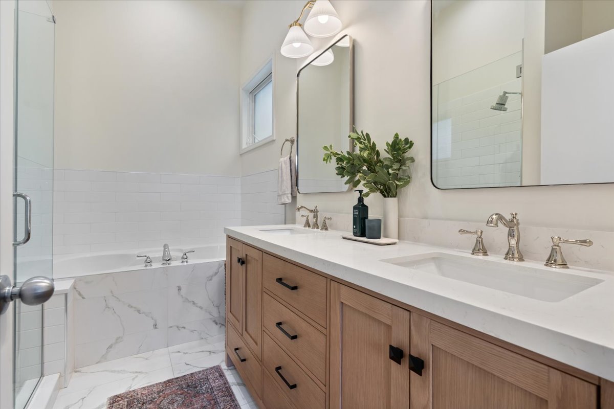 1025 N Hermitage Avenue Unit: 3
