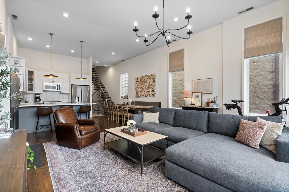 1025 N Hermitage Avenue Unit: 3
