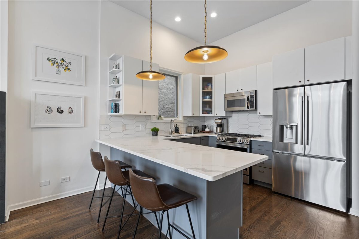 1025 N Hermitage Avenue Unit: 3