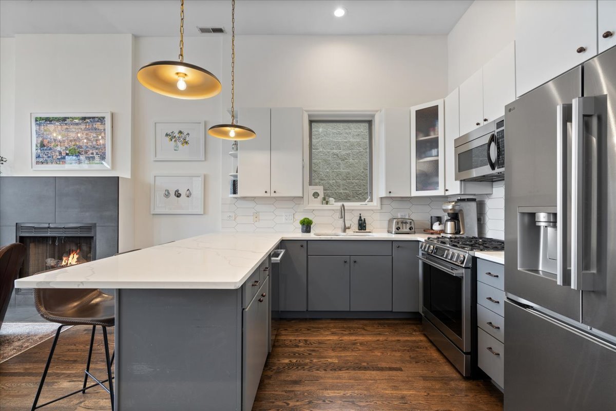 1025 N Hermitage Avenue Unit: 3