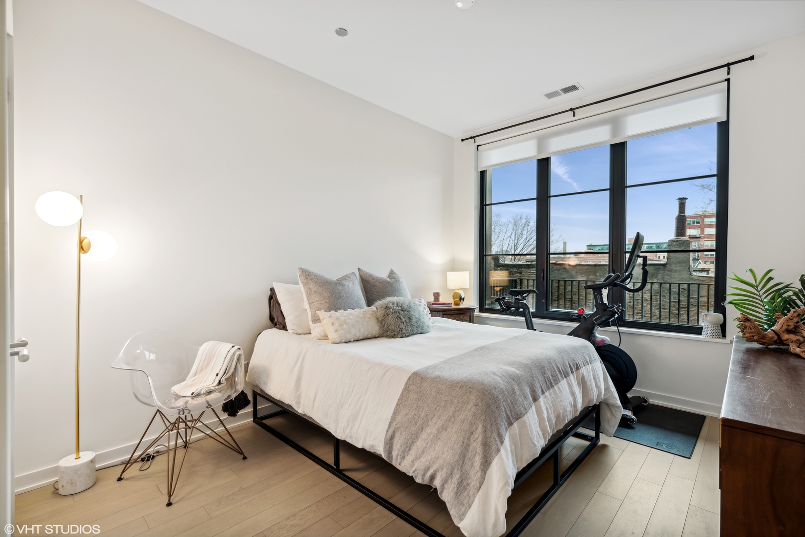 1400 W Monroe Street Unit: 4C