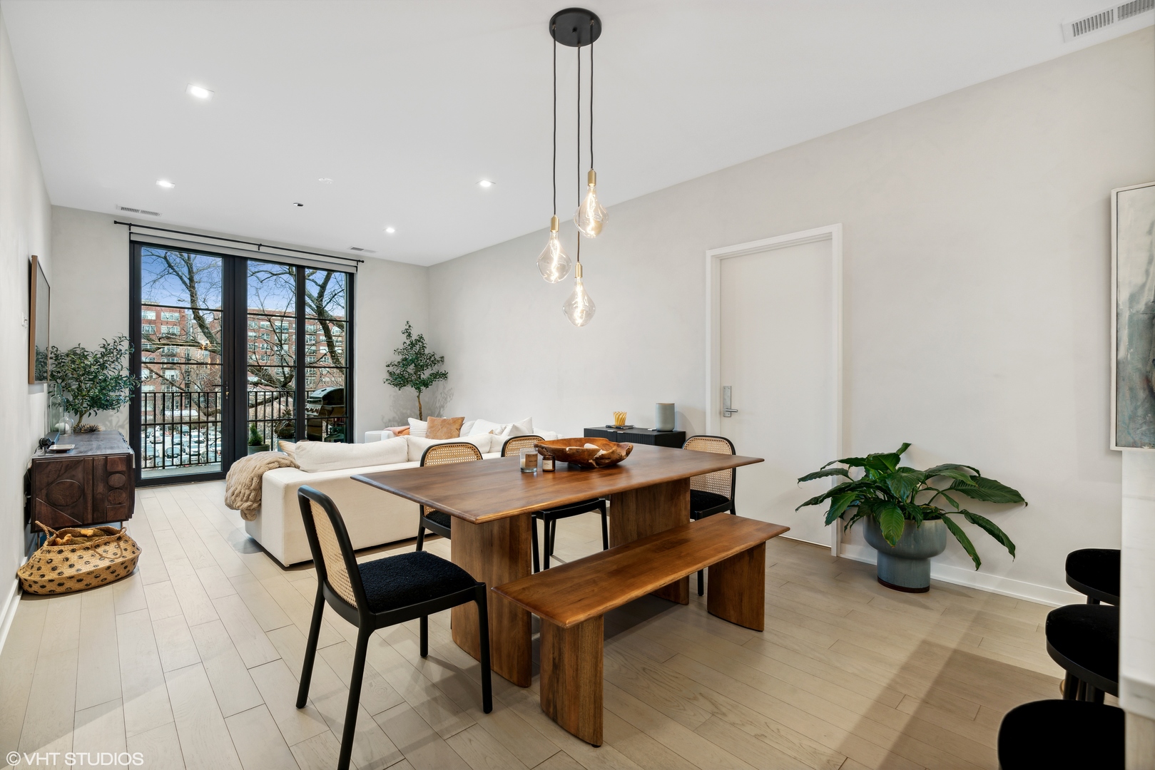 1400 W Monroe Street Unit: 4C