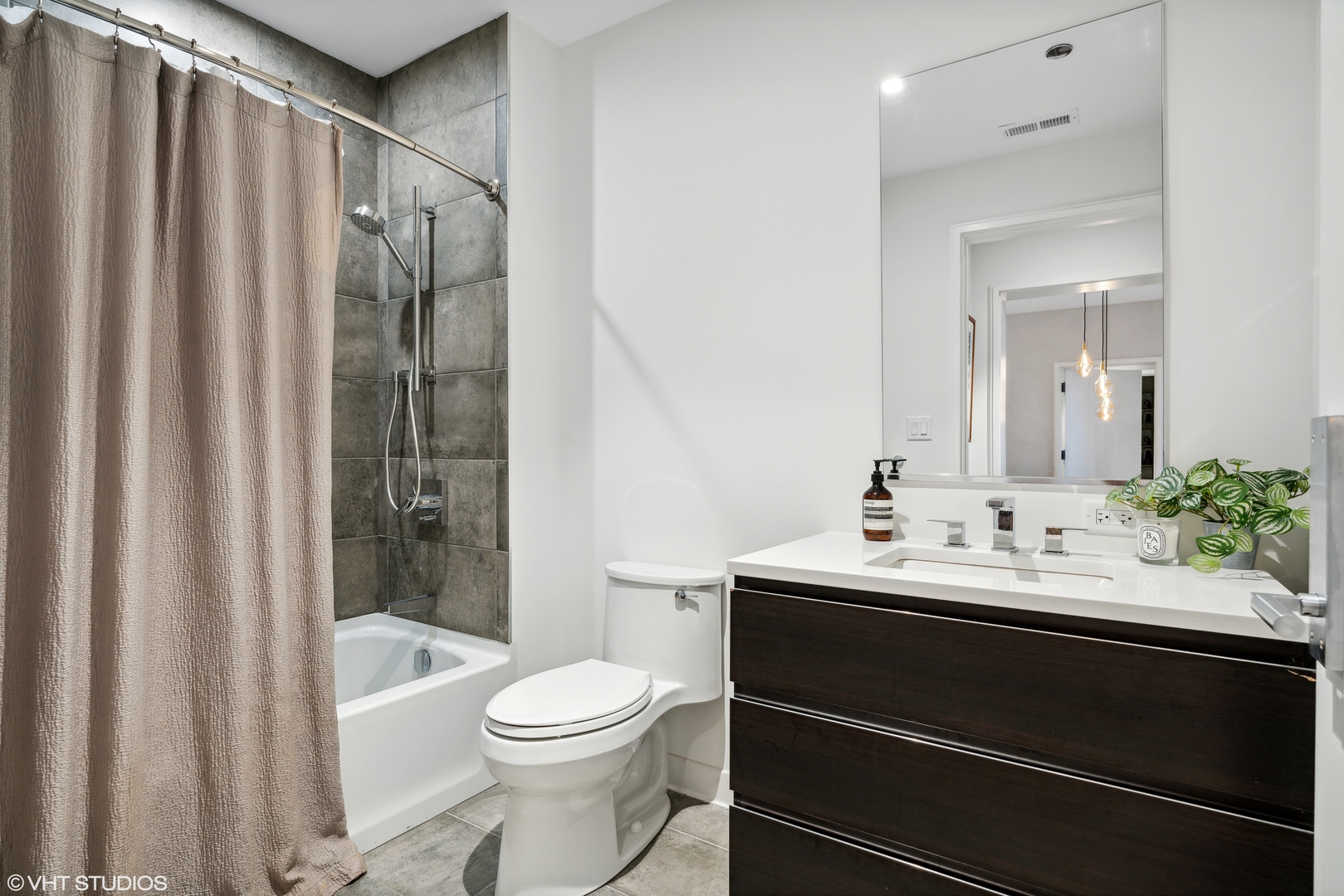 1400 W Monroe Street Unit: 4C