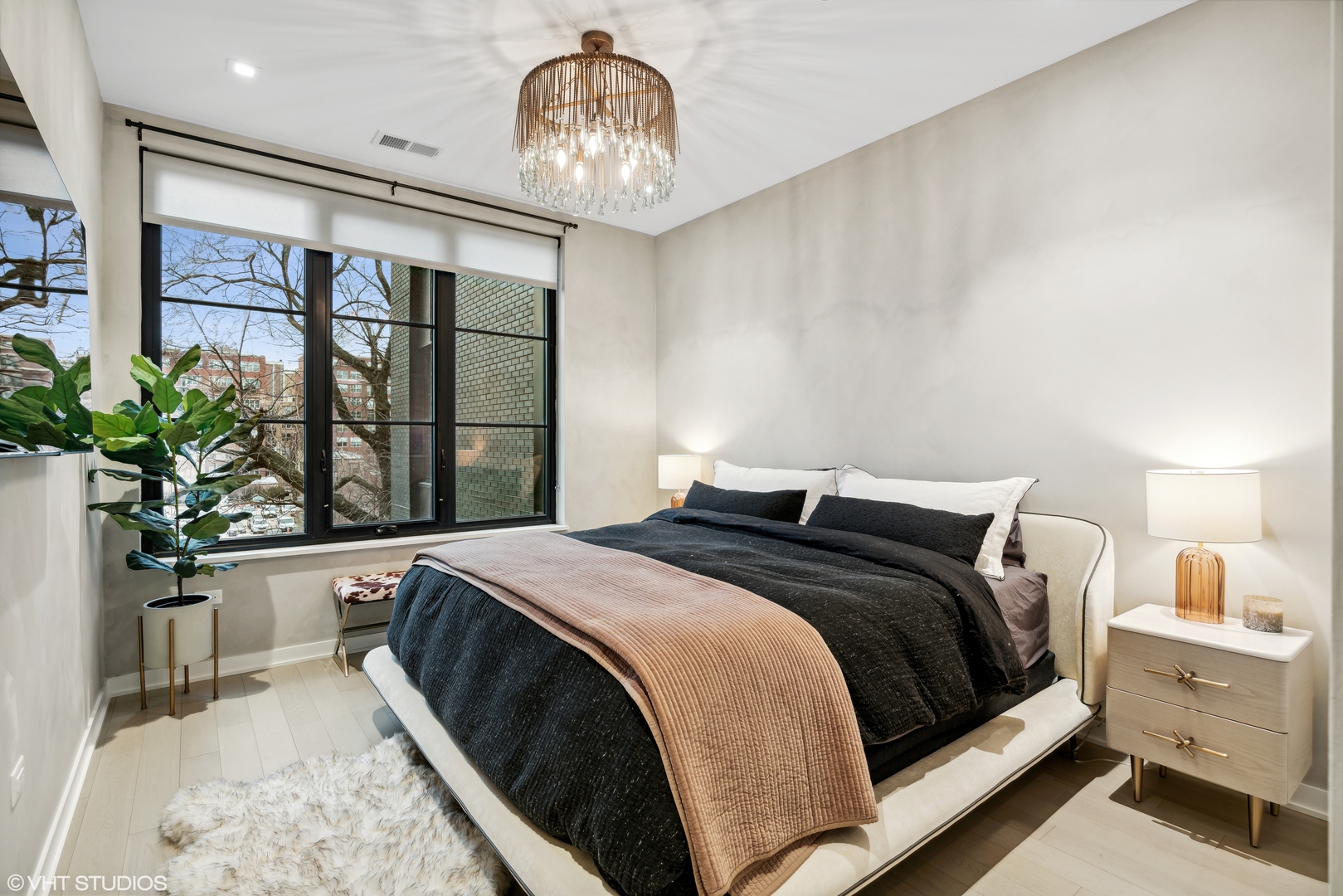1400 W Monroe Street Unit: 4C