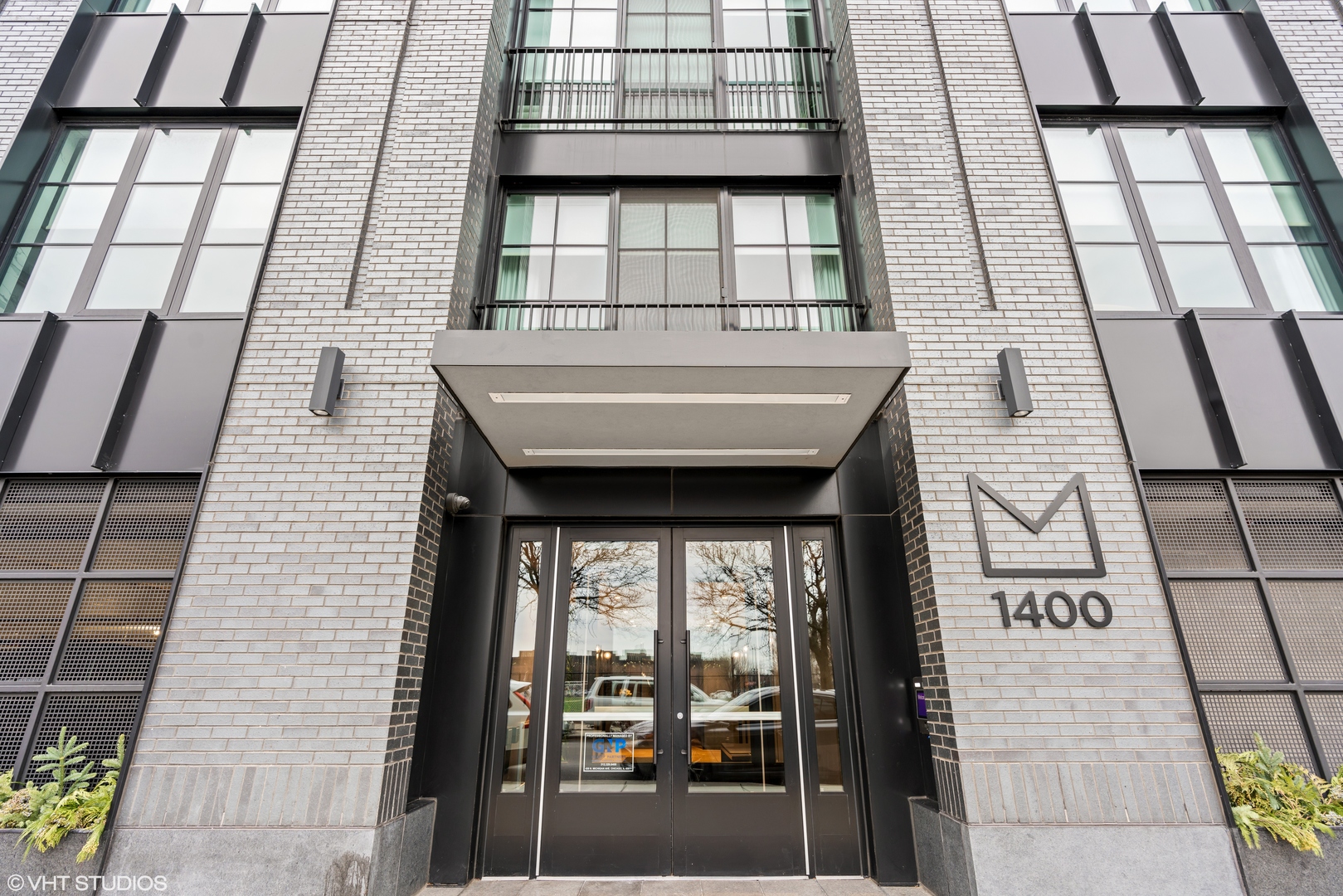 1400 W Monroe Street Unit: 4C